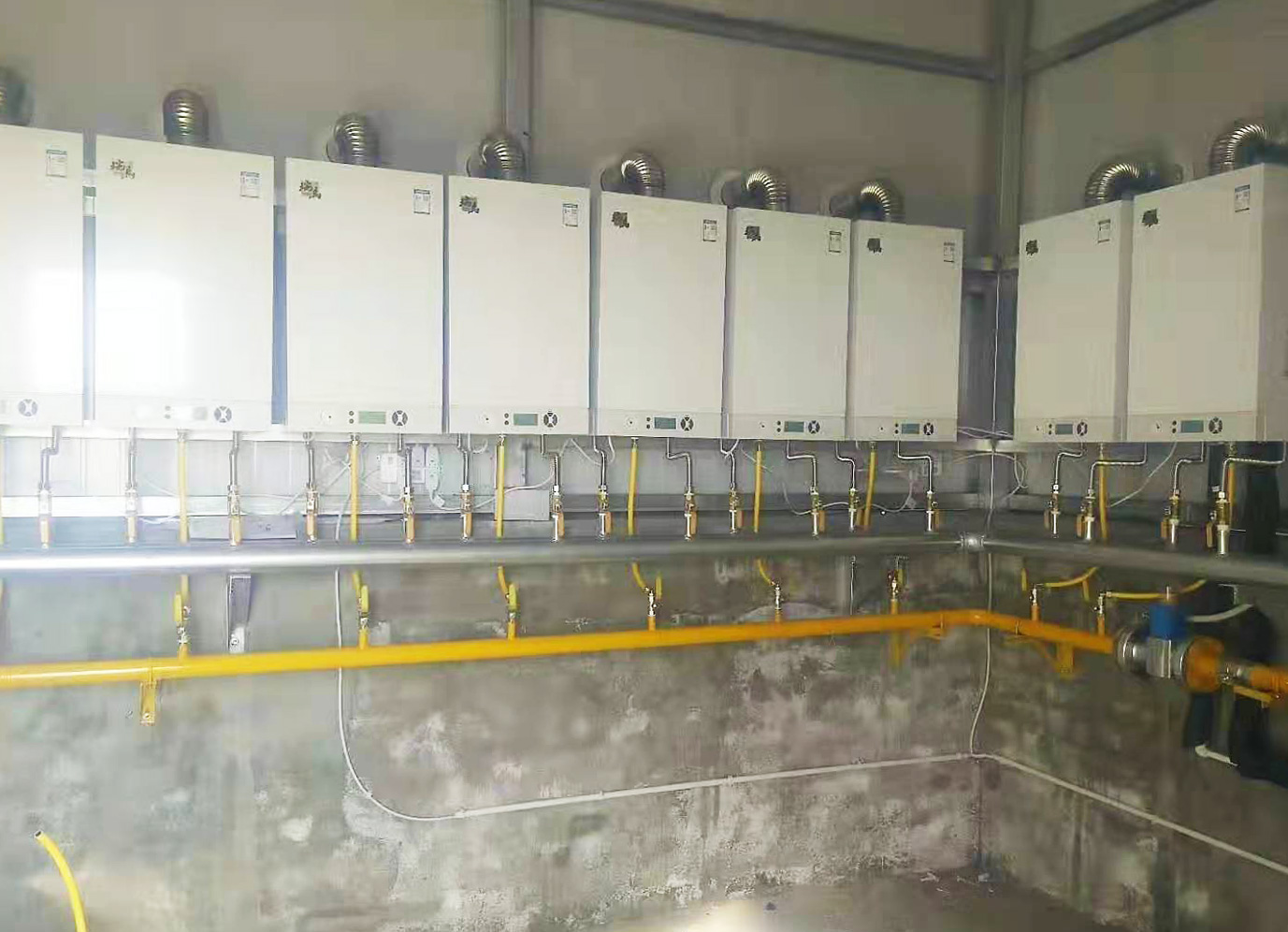 瑞馬壁掛爐多臺并聯(lián)應用案例 瑞馬壁掛爐多臺并聯(lián)應用案例